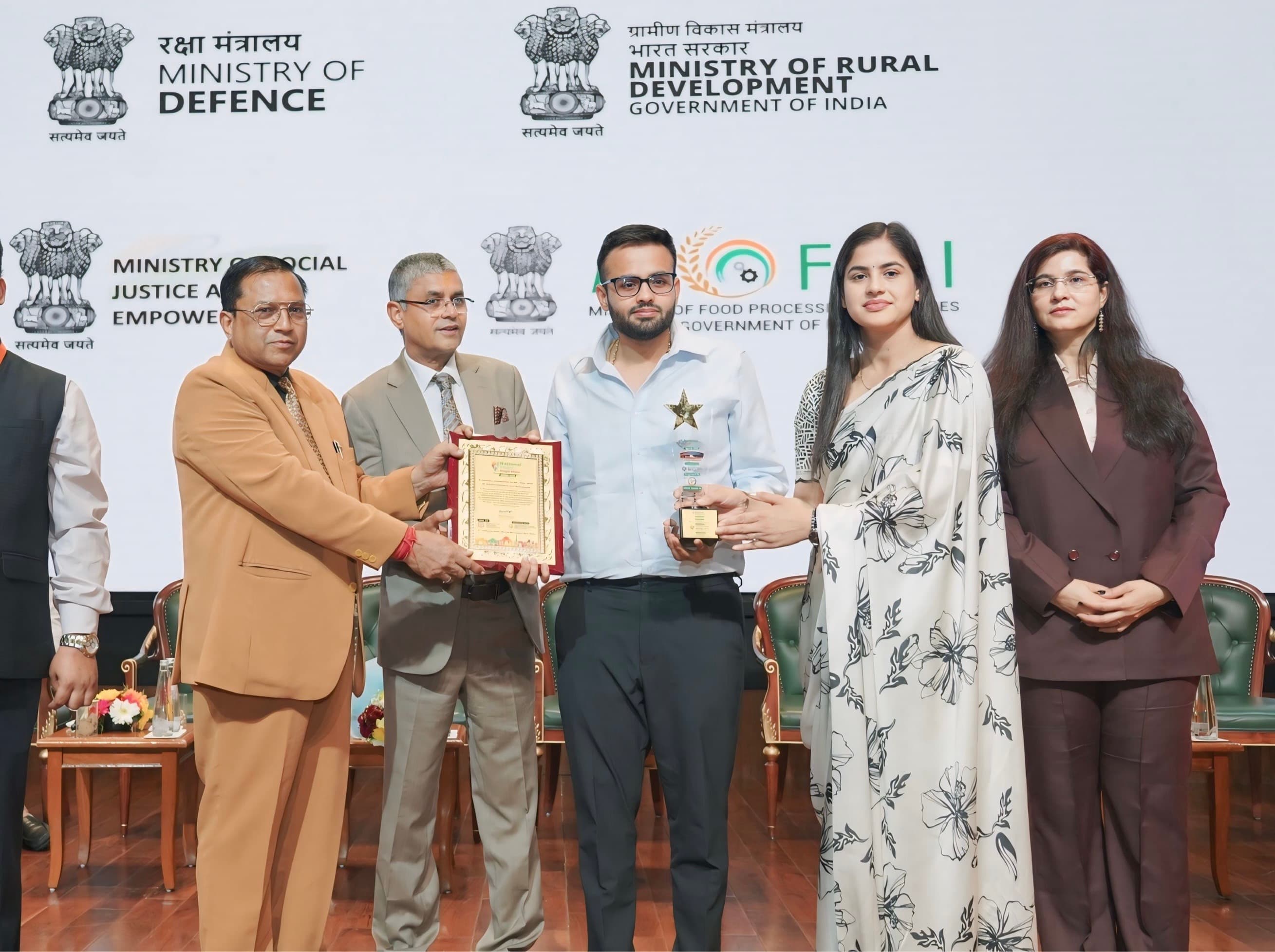 Samarth Khurana receiving the National Youth Inspiration Award